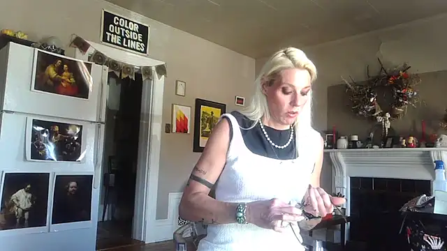 Snapshot of Glamazonx chatting on 11/10/25, 05:45 Glamazonx online show from 11/10/25, 05:45