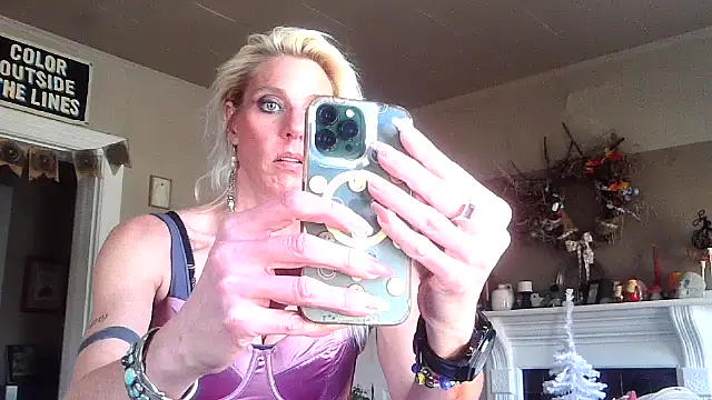 Snapshot of Glamazonx chatting on 11/14/25, 03:55 Glamazonx online show from 11/14/25, 03:55