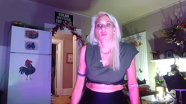 Snapshot of Glamazonx chatting on 11/21/25, 03:05 Glamazonx online show from 11/21/25, 03:05