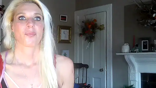 Snapshot of Glamazonx chatting on 12/01/25, 11:10 Glamazonx online show from 12/01/25, 11:10