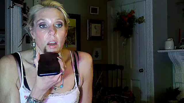 Snapshot of Glamazonx chatting on 12/03/25, 12:51 Glamazonx online show from 12/03/25, 12:51