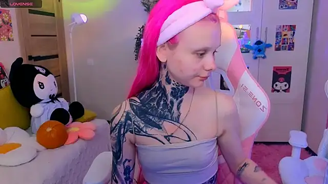 Britney Lynch online show from 10/28/25, 03:25