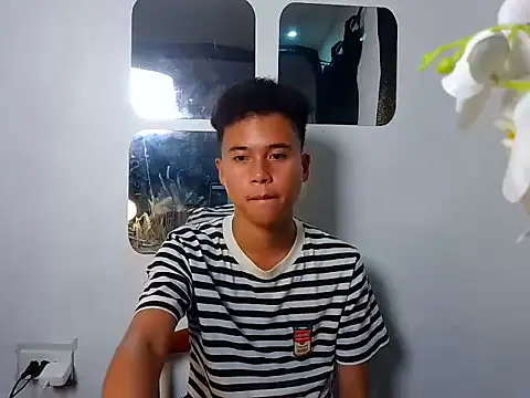 Snapshot of Asiantwink21 chatting on 09/24/25, 07:39 Asiantwink21 online show from 09/24/25, 07:39