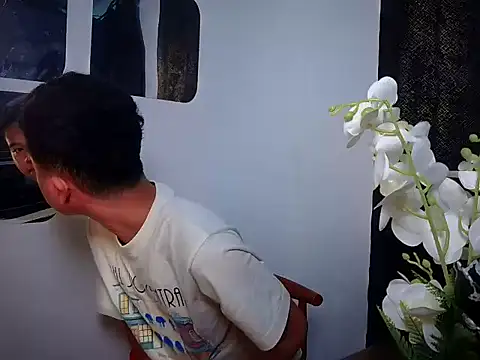 Snapshot of Asiantwink21 chatting on 10/01/25, 04:13 Asiantwink21 online show from 10/01/25, 04:13