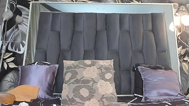 Snapshot of hot_milkbitch chatting on 02/07/25, 03:23 hot milkbitch online show from 02/07/25, 03:23