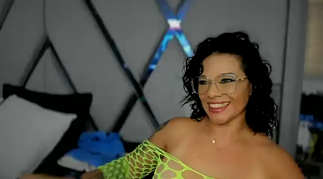 paula daniela1 online show from 01/07/25, 08:10