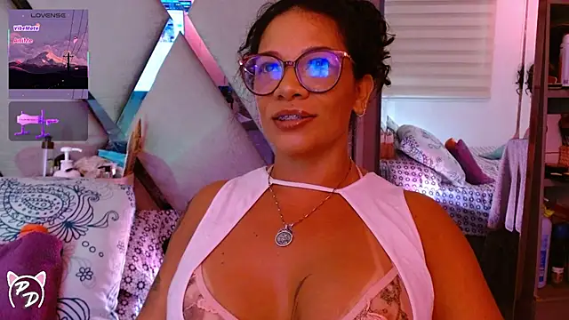 Snapshot of paula_daniela1 chatting on 07/19/26, 10:24 paula daniela1 online show from 07/19/26, 10:24