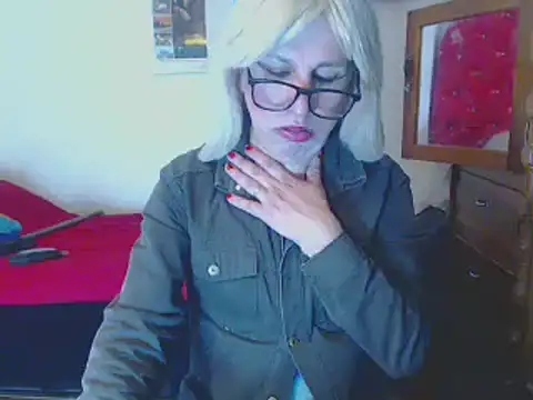 Snapshot of LorenJade chatting on 12/15/24, 11:42 LorenJade online show from 12/15/24, 11:42