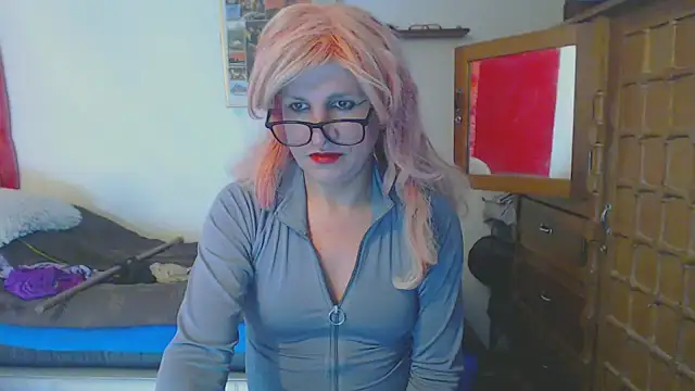 Snapshot of LorenJade chatting on 02/08/25, 07:26 LorenJade online show from 02/08/25, 07:26