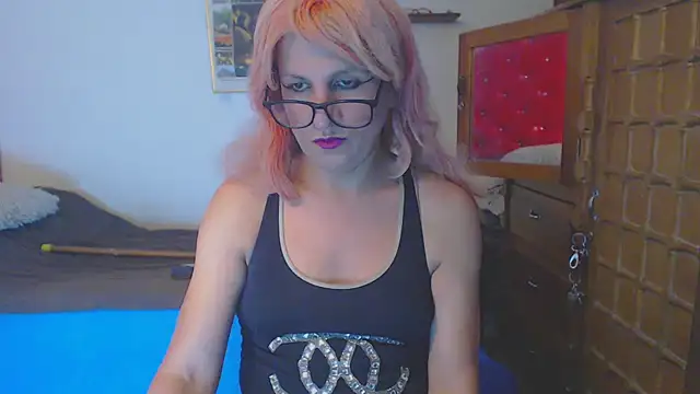 Snapshot of LorenJade chatting on 02/10/25, 06:20 LorenJade online show from 02/10/25, 06:20