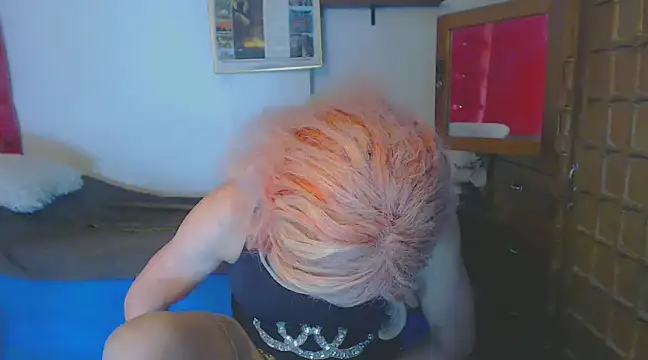 Snapshot of LorenJade chatting on 02/13/25, 08:59 LorenJade online show from 02/13/25, 08:59