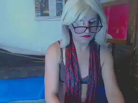 Snapshot of LorenJade chatting on 03/11/25, 07:04 LorenJade online show from 03/11/25, 07:04