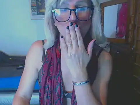 Snapshot of LorenJade chatting on 03/14/25, 12:10 LorenJade online show from 03/14/25, 12:10