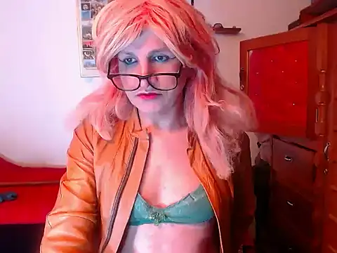 Snapshot of LorenJade chatting on 10/07/25, 09:28 LorenJade online show from 10/07/25, 09:28