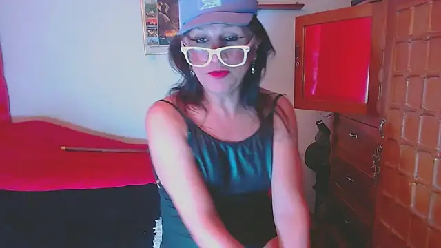 Snapshot of LorenJade chatting on 11/07/25, 08:14 LorenJade online show from 11/07/25, 08:14