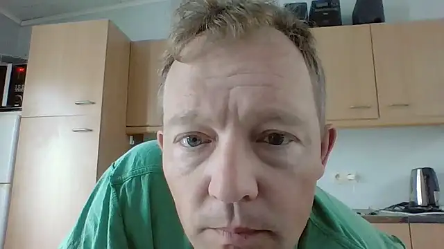 Snapshot of bertolini chatting on 06/04/26, 07:25 bertolini online show from 06/04/26, 07:25