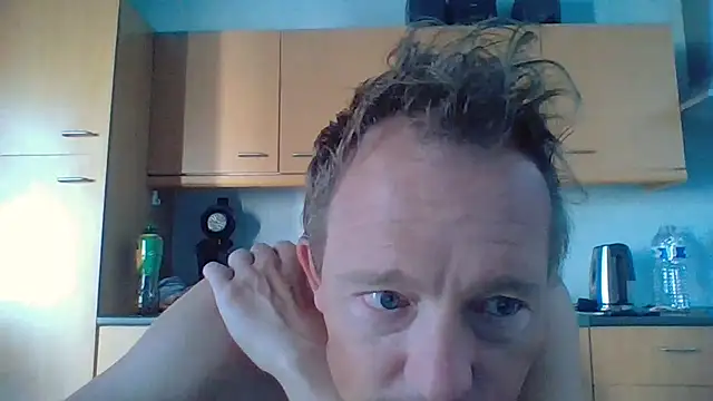 Snapshot of bertolini chatting on 07/25/26, 06:33 bertolini online show from 07/25/26, 06:33