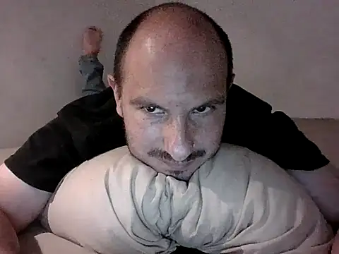 Snapshot of RR626@xh chatting on 10/20/25, 04:35 RR626xh online show from 10/20/25, 04:35
