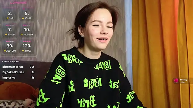 Snapshot of girl_with_snaketatto0 chatting on 01/23/25, 07:22 girl with snaketatto0 online show from 01/23/25, 07:22