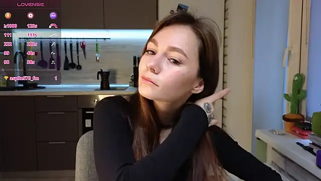 Snapshot of girl_with_snaketatto0 chatting on 03/23/25, 03:54 girl with snaketatto0 online show from 03/23/25, 03:54