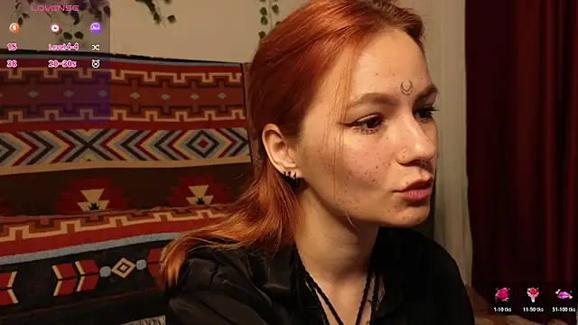 Snapshot of girl_with_snaketatto0 chatting on 12/14/25, 01:55 girl with snaketatto0 online show from 12/14/25, 01:55