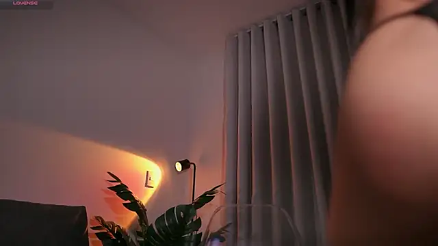 GigiLee  online show from 11/15/25, 02:42