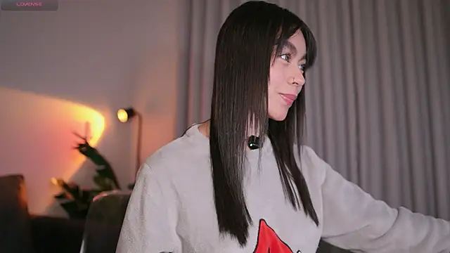 GigiLee  online show from 12/04/25, 06:12