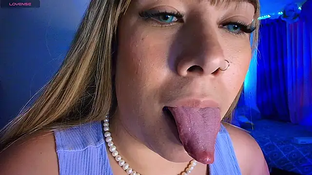 leahtemptation3 online show from 03/15/25, 08:37