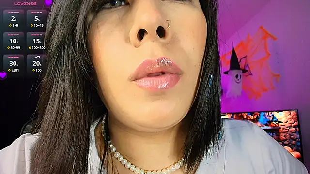 leahtemptation3 online show from 10/28/25, 06:50