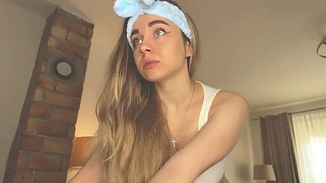 Snapshot of hotexclusive_ chatting on 12/02/24, 06:52 hotexclusive online show from 12/02/24, 06:52