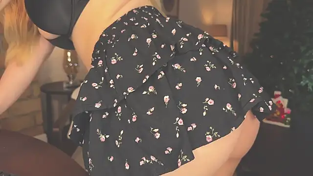 Snapshot of hotexclusive_ chatting on 12/17/24, 04:34 hotexclusive online show from 12/17/24, 04:34