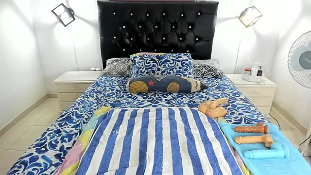 sophiahunt286 online show from 12/19/25, 10:39