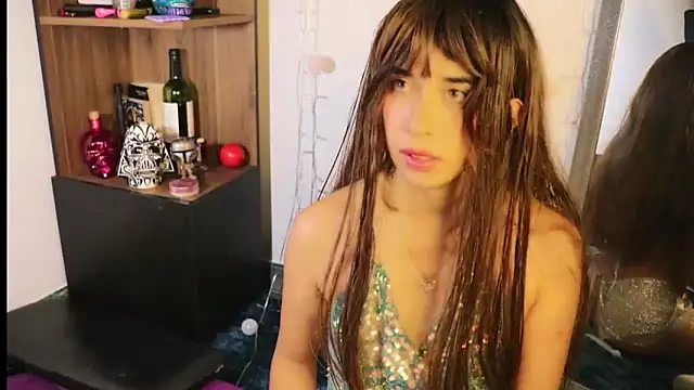 Snapshot of _lucy_white_ chatting on 12/30/24, 02:20  lucy white  online show from 12/30/24, 02:20