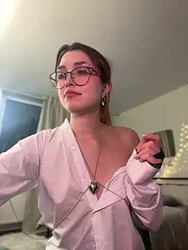 Evangeline Lawrence  online show from 03/11/25, 05:02