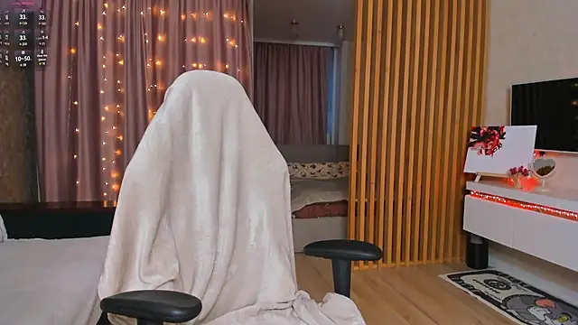 Snapshot of Sweett_Monica chatting on 03/20/25, 12:53 Sweett Monica online show from 03/20/25, 12:53