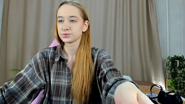 Snapshot of Sweett_Monica chatting on 09/27/25, 12:04 Sweett Monica online show from 09/27/25, 12:04