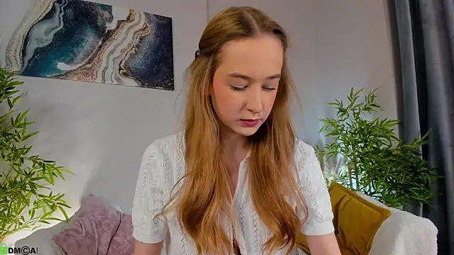 Snapshot of Sweett_Monica chatting on 11/14/25, 01:04 Sweett Monica online show from 11/14/25, 01:04