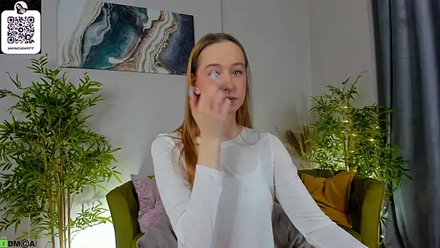 Snapshot of Sweett_Monica chatting on 12/05/25, 01:14 Sweett Monica online show from 12/05/25, 01:14