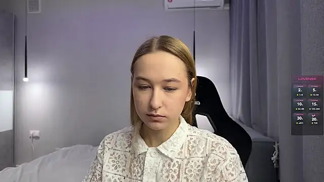 Snapshot of Sweett_Monica chatting on 07/06/26, 12:40 Sweett Monica online show from 07/06/26, 12:40