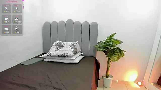 Snapshot of andrea_osorio_ chatting on 03/14/25, 01:35 andrea osorio online show from 03/14/25, 01:35