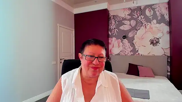 Snapshot of BarbaraTurners chatting on 10/12/25, 11:42 BarbaraTurners online show from 10/12/25, 11:42