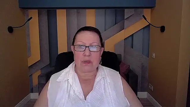 Snapshot of BarbaraTurners chatting on 11/16/25, 12:33 BarbaraTurners online show from 11/16/25, 12:33