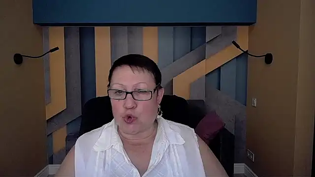 Snapshot of BarbaraTurners chatting on 11/17/25, 07:30 BarbaraTurners online show from 11/17/25, 07:30