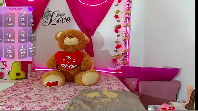 Snapshot of natashakissess chatting on 01/04/25, 03:39 natashakissess online show from 01/04/25, 03:39