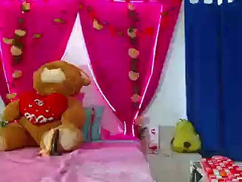 Snapshot of natashakissess chatting on 10/22/25, 03:23 natashakissess online show from 10/22/25, 03:23