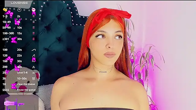 Emmaa Saenz  online show from 02/19/25, 10:20