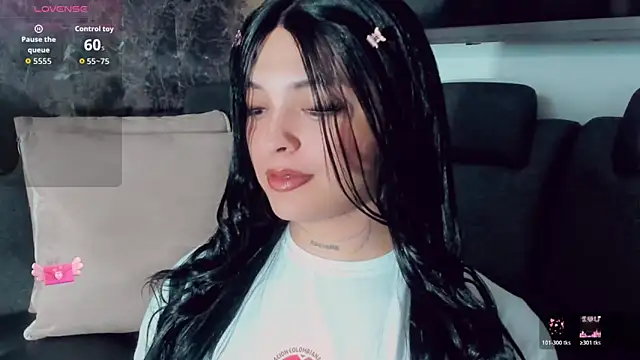 Emmaa Saenz  online show from 07/03/26, 10:16