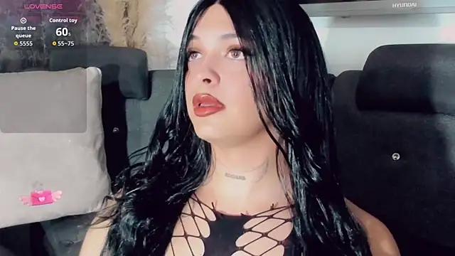Emmaa Saenz  online show from 07/04/26, 11:11