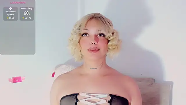 Emmaa Saenz  online show from 07/21/26, 10:56