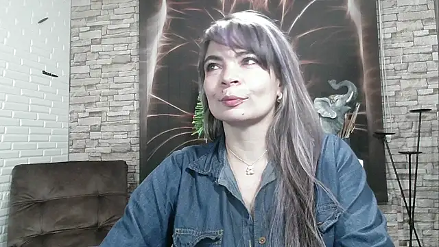 Snapshot of charlotedoll chatting on 01/01/25, 06:15 charlotedoll online show from 01/01/25, 06:15